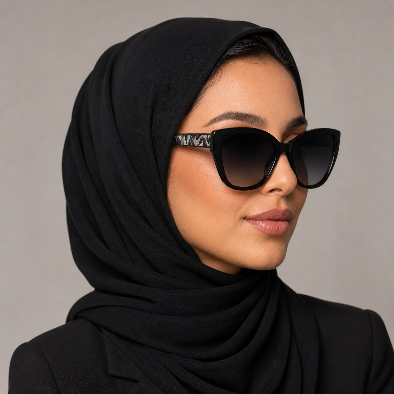 عینک آفتابی زنانه کائوچویی G8042