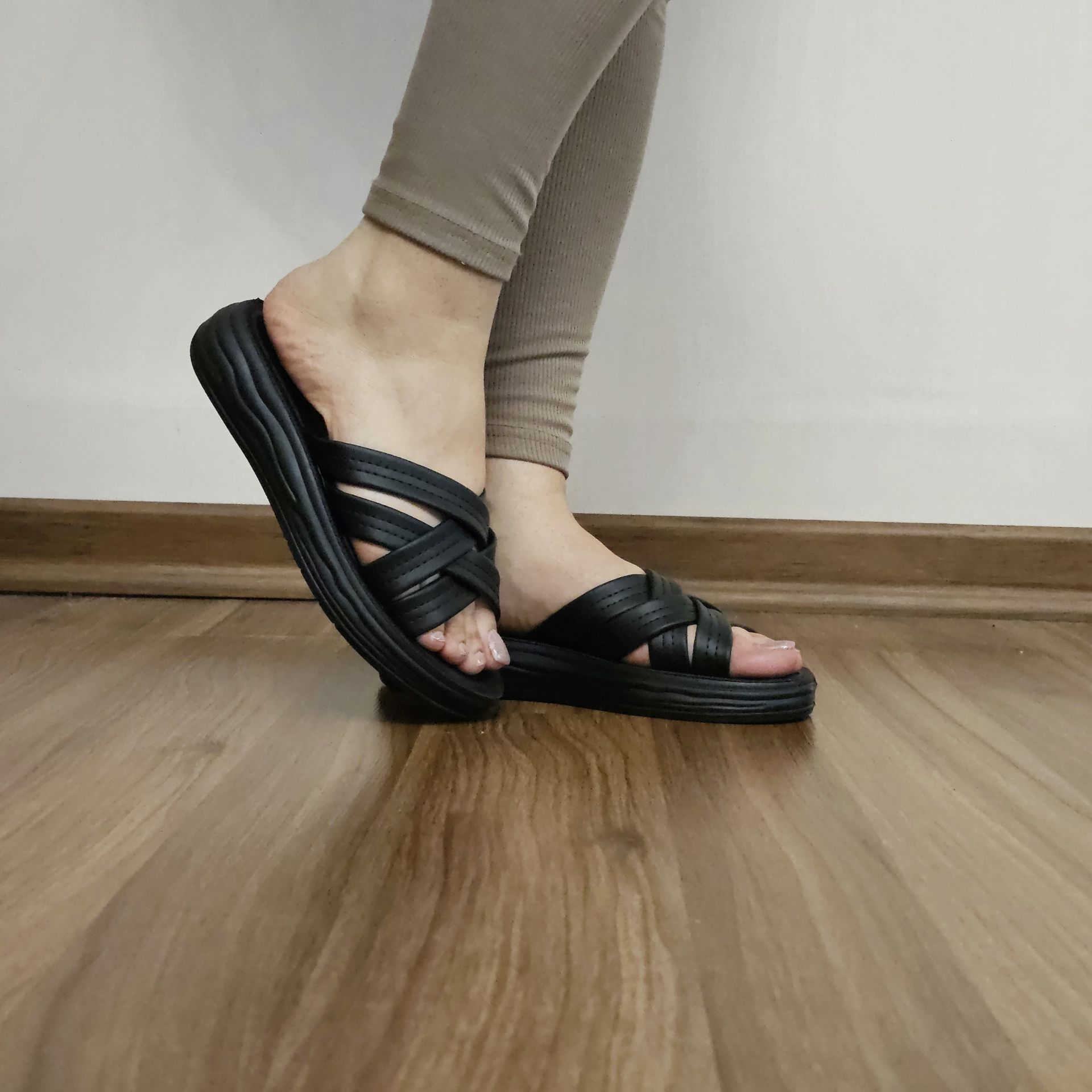 دمپایی و صندل راحتی ضربدری رنگ مشکی ،کد کانفی