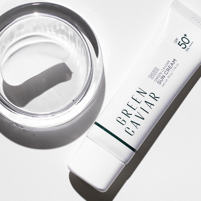 کرم ضد آفتاب بدون رنگ تن زیرو SPF 50 Green Caviar مناسب انواع پوست حجم 50 میلیلیتر