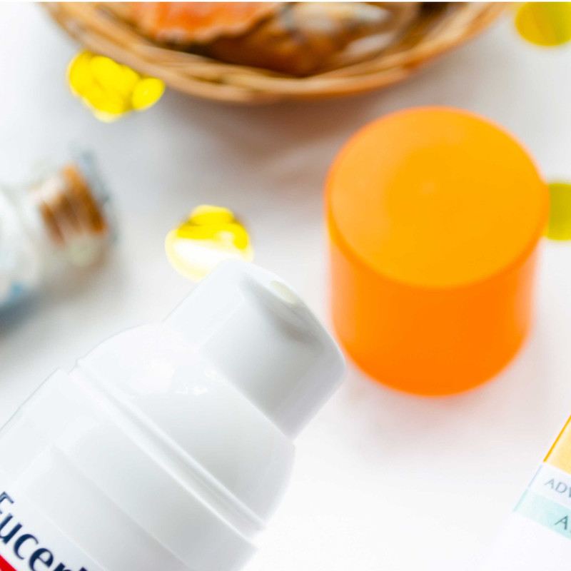 کرم ضد آفتاب بدون رنگ اوسرین SPF 30 02 مناسب پوست‌های چرب حجم 50 میلی‌لیتر