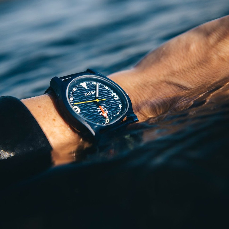 ساعت مچی عقربه ای تریوا مدل ocean deep ble