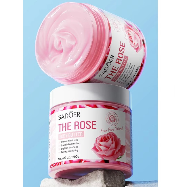 کره بدن سادور مدل The Rose حجم 250 میلی‌لیتر مرطوب‌کننده و ضد خشکی با ویتامین E، روغن بادام، آرگان و عصاره گل رز، ضد ترک، جوانساز، فاقد پارابن و مواد حساسیت‌زا، مناسب انواع پوست و استفاده پس از دوش