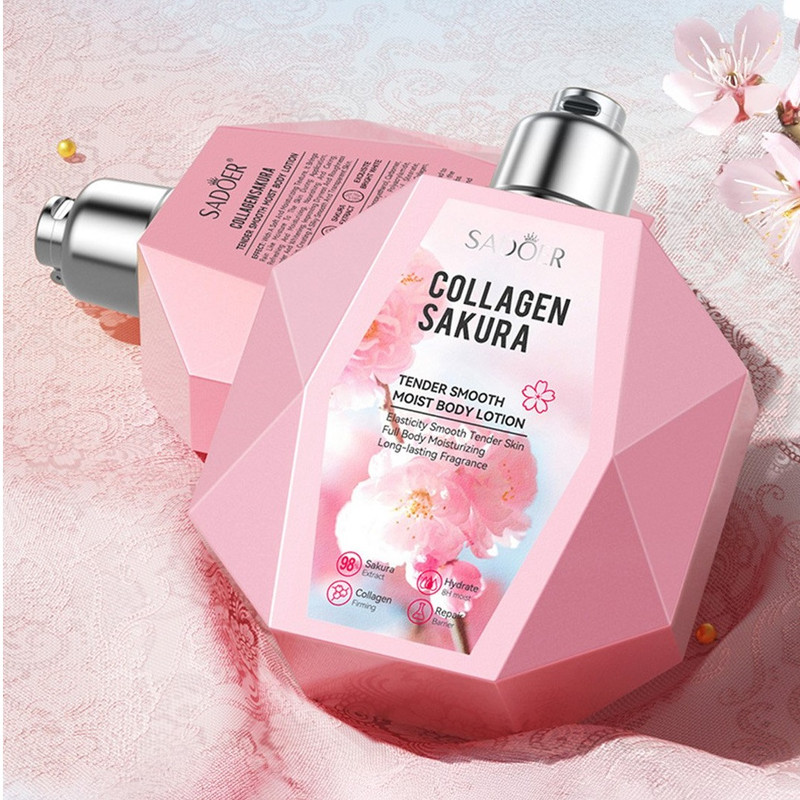 لوسیون بدن سادور مدل Collagen Sakura حجم 300 میلی‌لیتر آبرسان و مرطوب‌کننده قوی، افزایش الاستیسیته پوست، روشن‌کننده، ضد لک و رفع بوی نامطبوع، مناسب انواع پوست